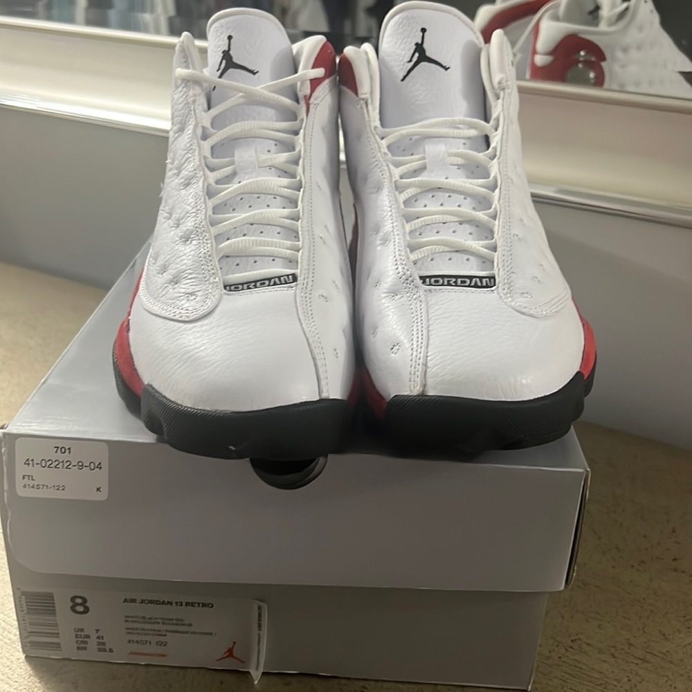 Air Jordan, 13 retro white/black sneakers US 8 👟
